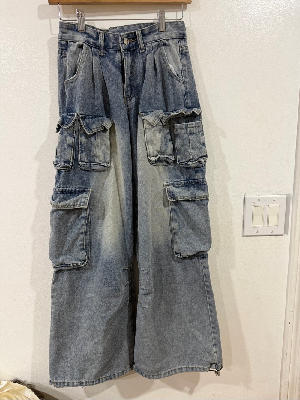 Wide-Leg Cargo Denim Jeans in Washed Blue